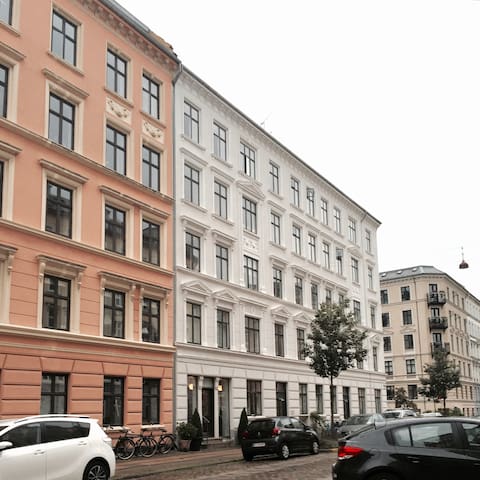 Spacious central home near city center and beach gallery image 2