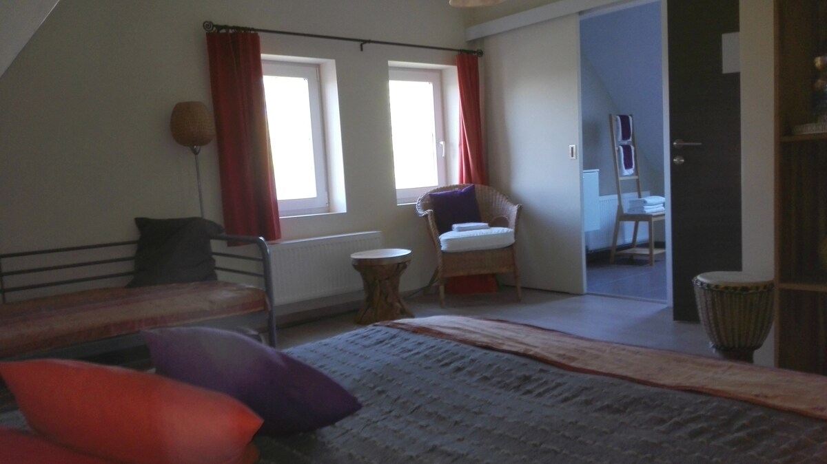 room amarant