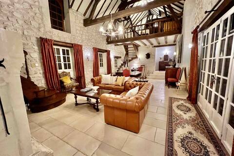 Spacious Renovated Loire Valley Farmhouse! 5BR-5BA