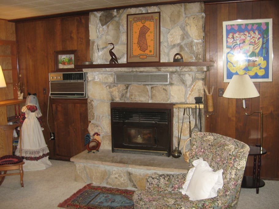 Living Room with fireplace