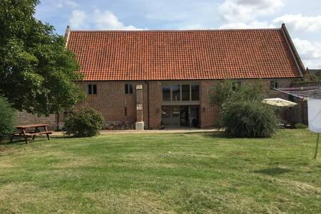 Medieval Swafield Barn Grade Ii Listed Barns For Rent In Norfolk