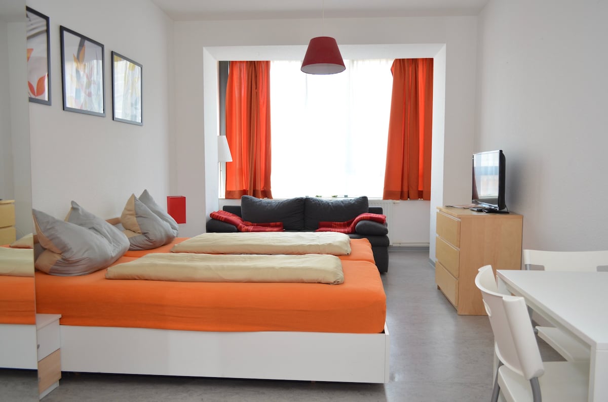 Beliebte Airbnb-Anzeige: Vacation home "Oper" directly at the main train station in Zentrum Ost