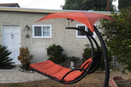 Independent Studio,Private Entrance, Cozy Backyard