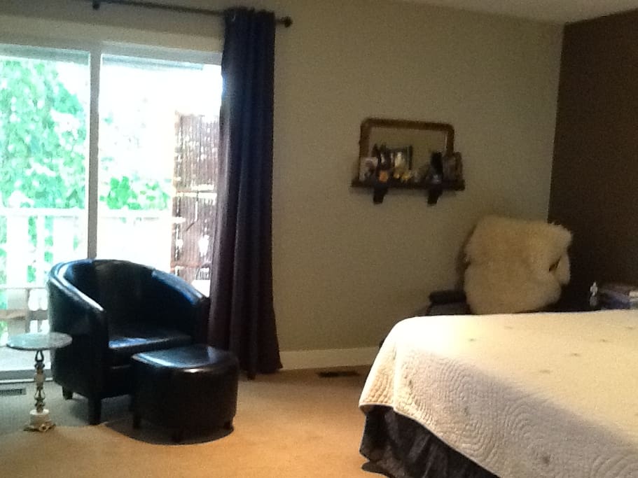 Sitting area and balcony