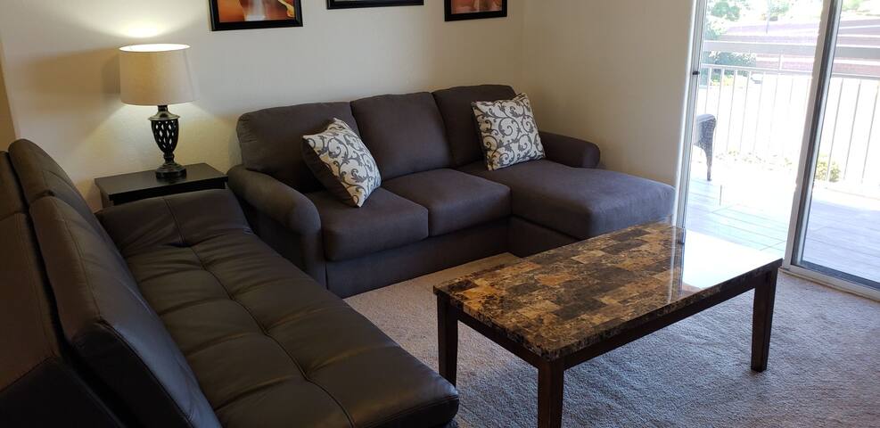 SPACIOUS APARTMENT SECONDS FROM DOWNTOWN PAGE!