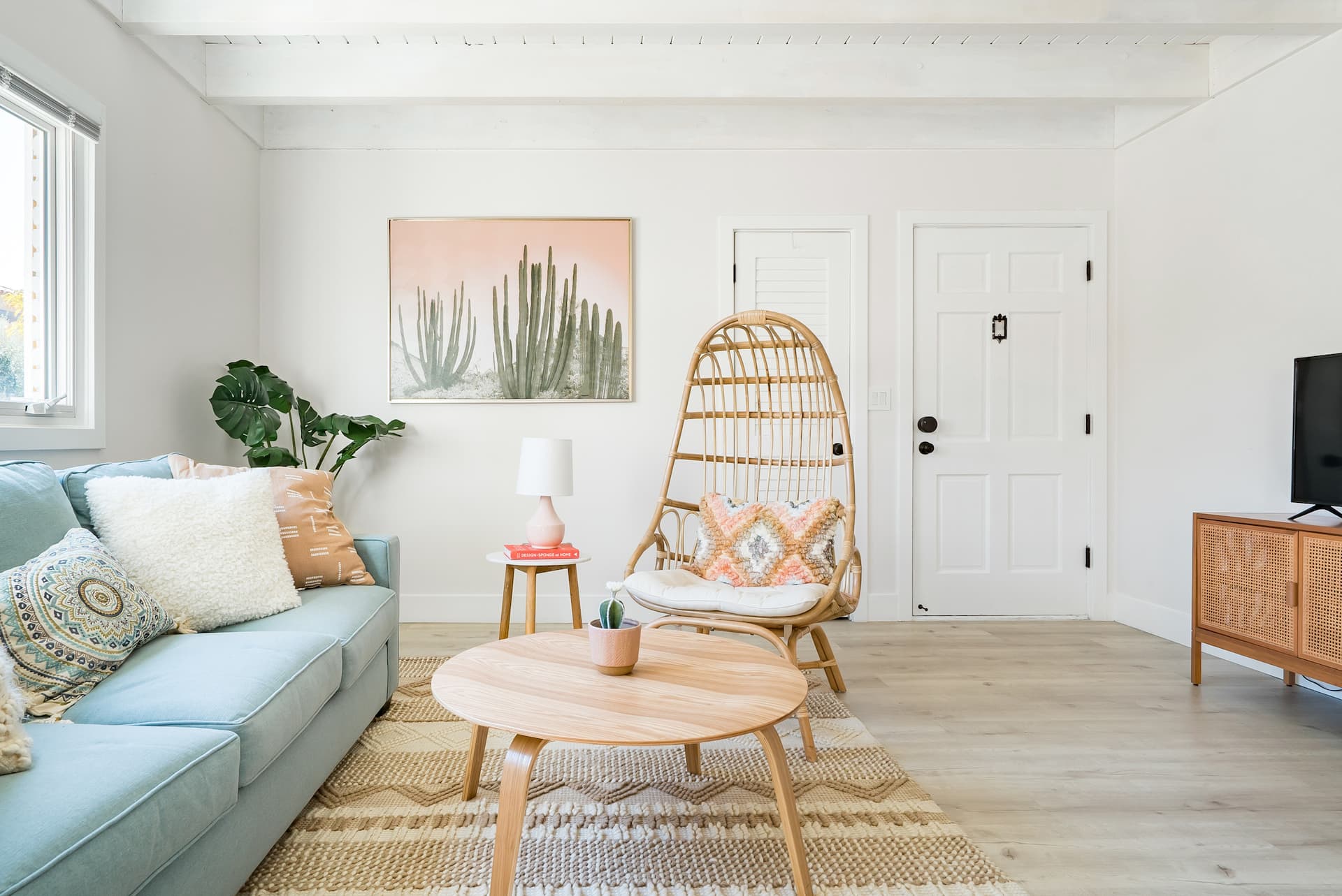 Stroll to the Beach in Belmont Shore from a Bohemian Getaway