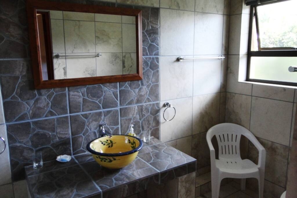 Induviduell designete Bäder mit Dusche und WC