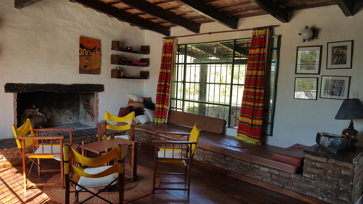 Centrálna obývačka smerom k galérii