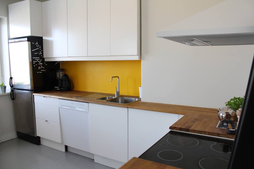 Spacious and very nice kitchen.