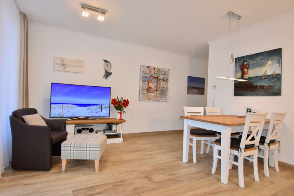 Wohnzimmer mit Essbereich