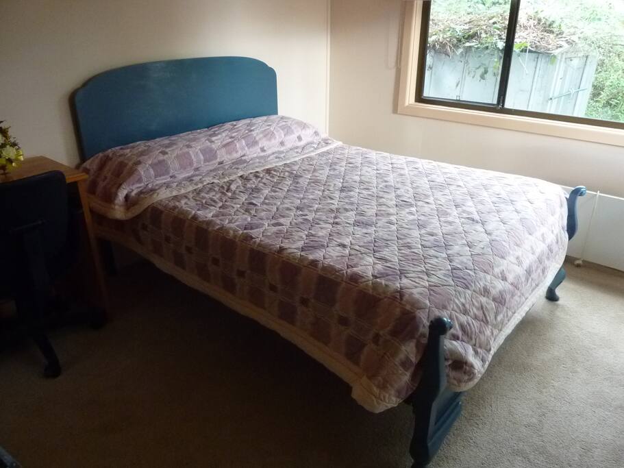 Main bedroom to let