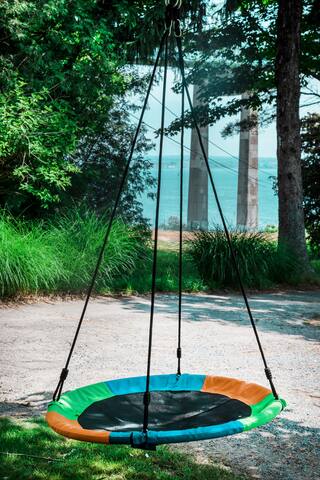 Water View Villa 10 minutes to Newport, WIFI! gallery image 5