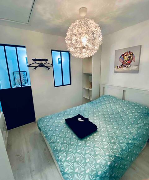 Self-catering accommodation, swimming pool access, Loire by bike
