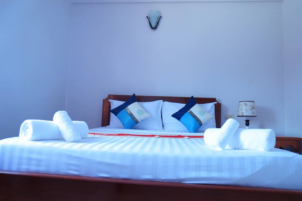 Private room with air con, hot&cold, and wifi