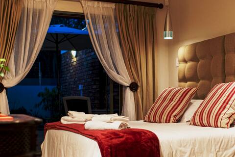 Stunning 2 bedroom unit with secret garden