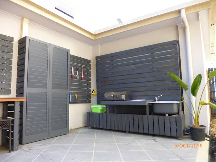 Garden retreat, separate entrance, Gold Coast