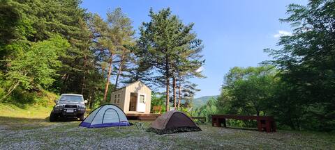 A small house in the forest๐ alone campground and TinyHouse use only one team