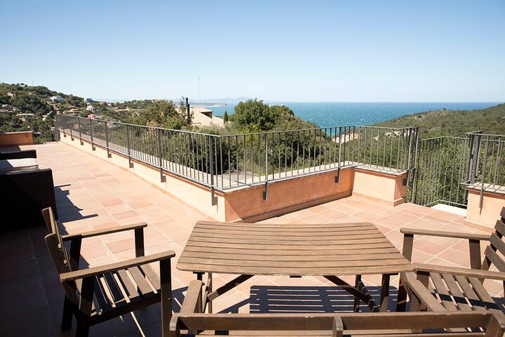 Anahuacal·li on the hilltop over the sea gallery image 4