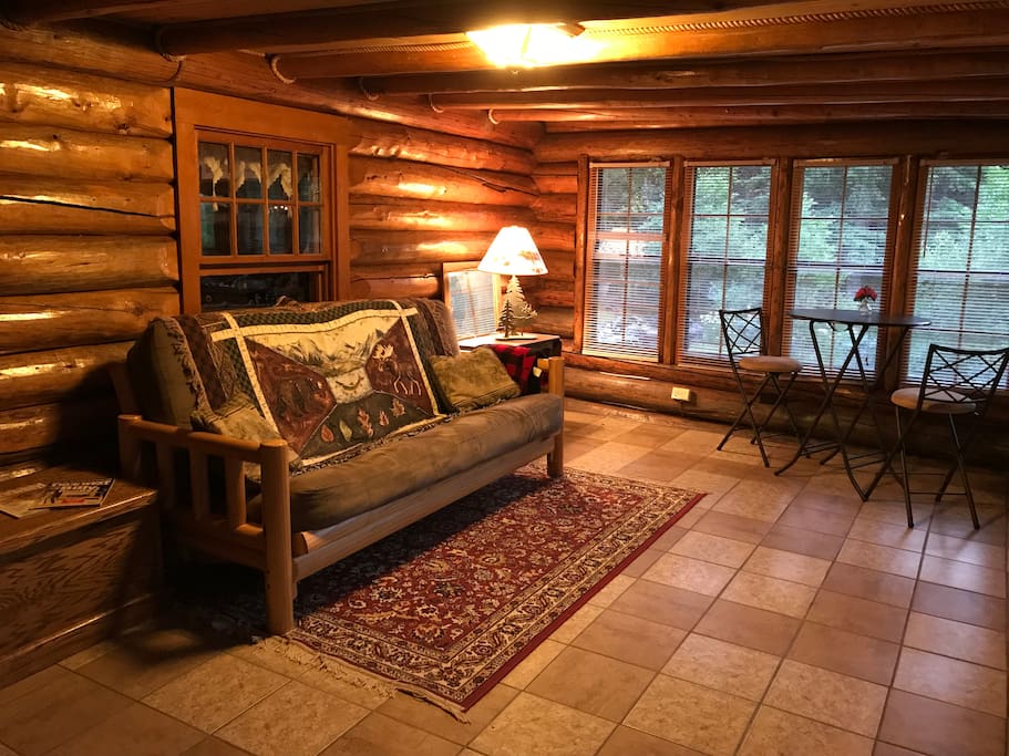 Unwind in the cozy sunroom and enjoy the breathtaking vistas of the canyon. The futon folds down as a double bed.