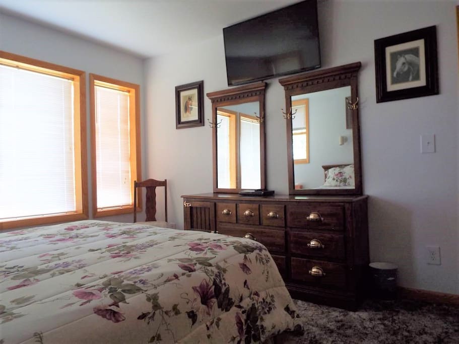 Guest bedroom - view #2