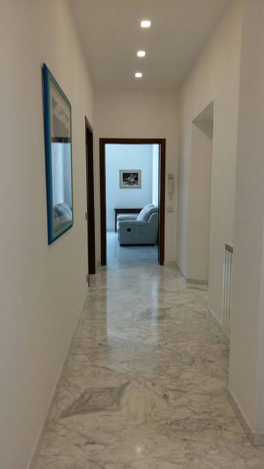 corridoio di ingresso in marmo