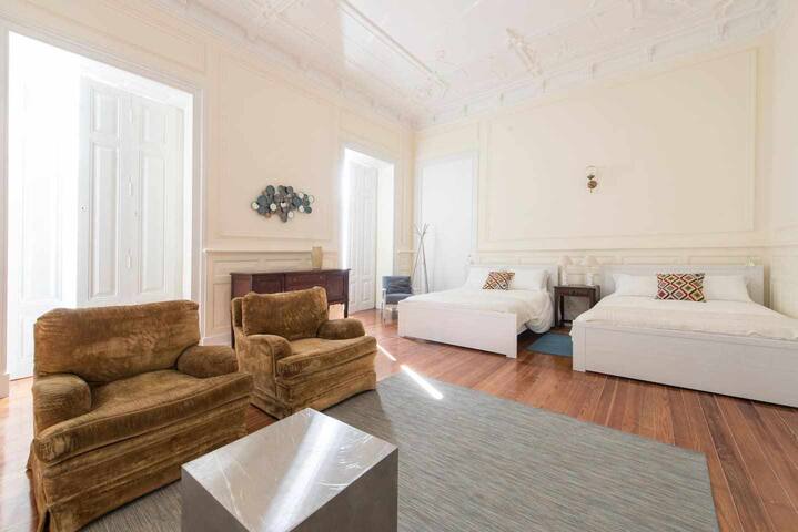 Luxury 3-Bedroom Apartment in Central Lisbon gallery image 4