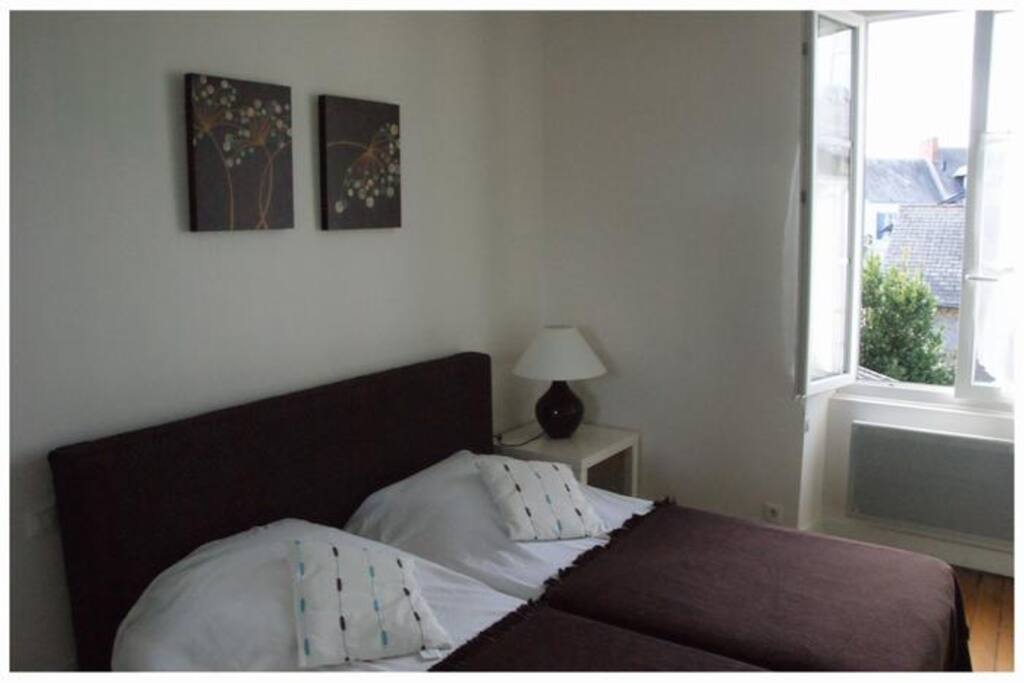 Chambre 2 lits 1 personne