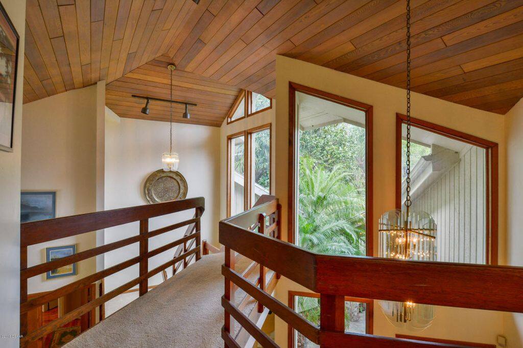 Upstairs "bridge"