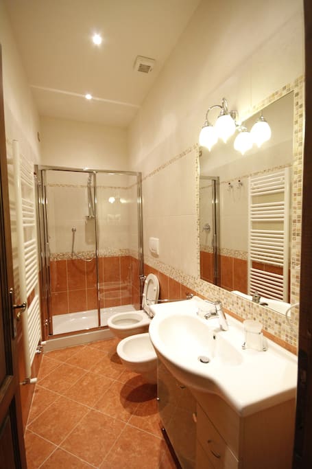 Bagno camera matrimoniale
