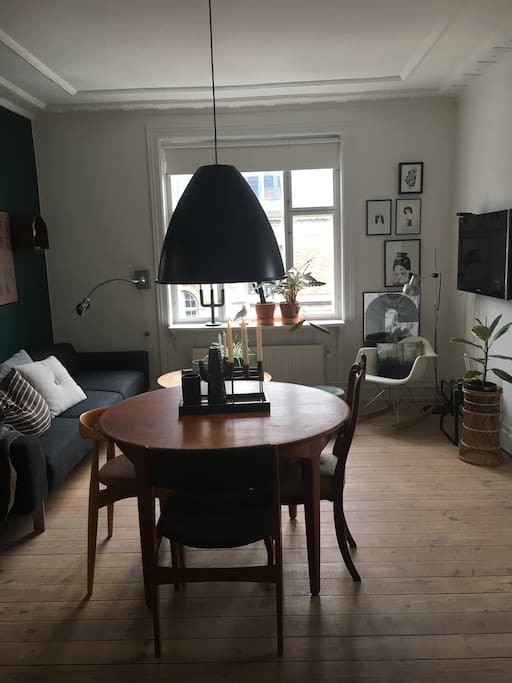 Living room whit table for 4