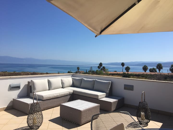 Luxury penthouse with sea view Briatico