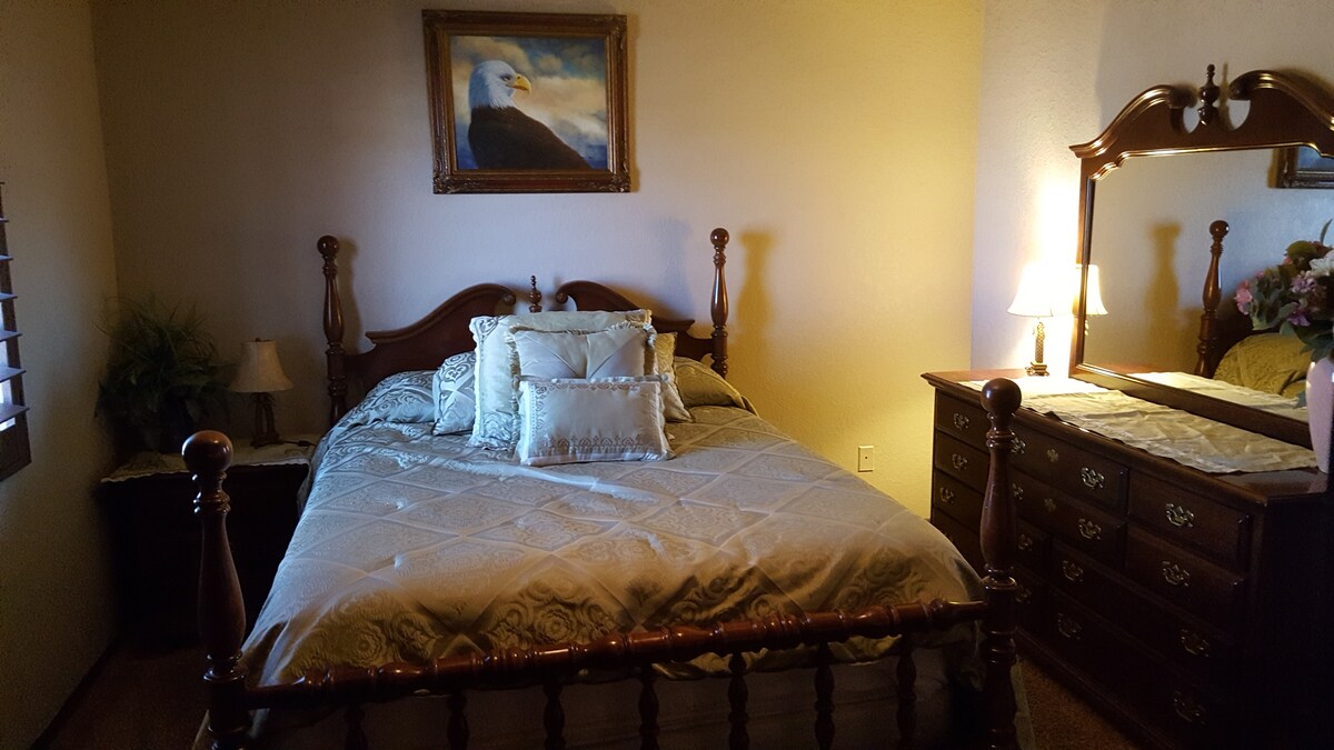 SPÁLŇA PRE HOSTÍ S MANŽELSKOU POSTEĽOU VEĽKOSTI QUEEN