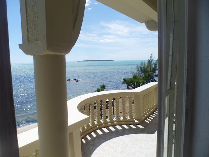 Seafront paradise - Close to beautiful beaches