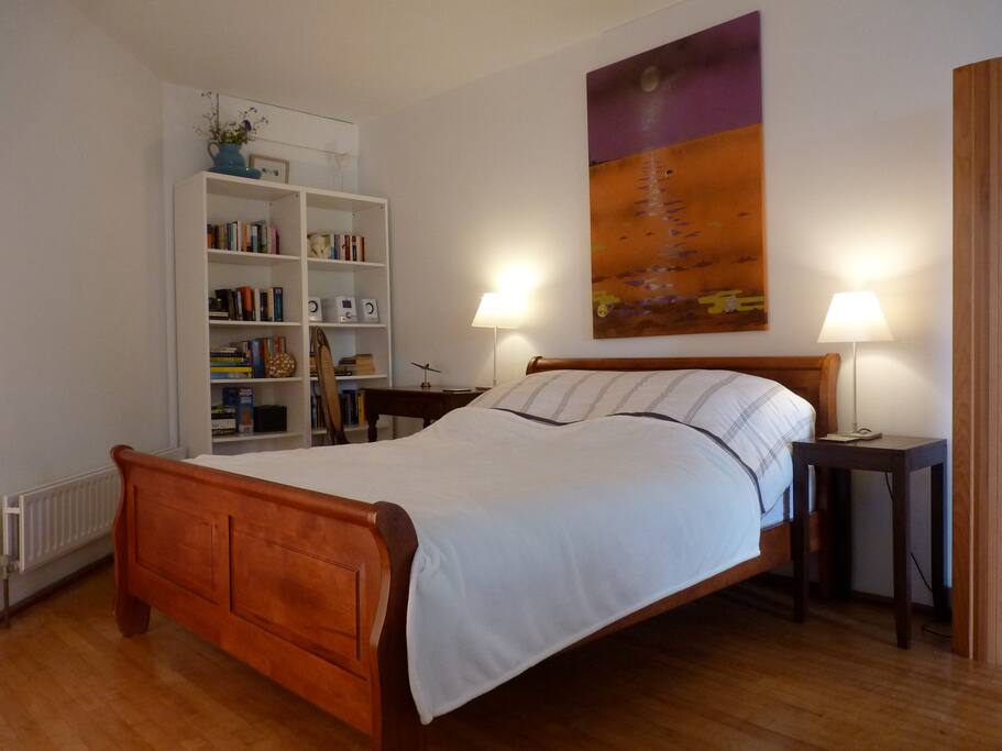 The comfortable kingsize bed