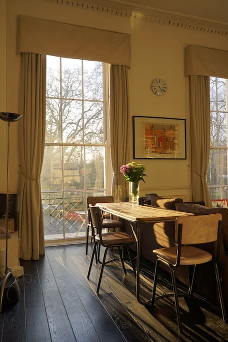 Stunningly bright living room, facing the park of the square, with rarely tall Georgian windows and 4m ceilings