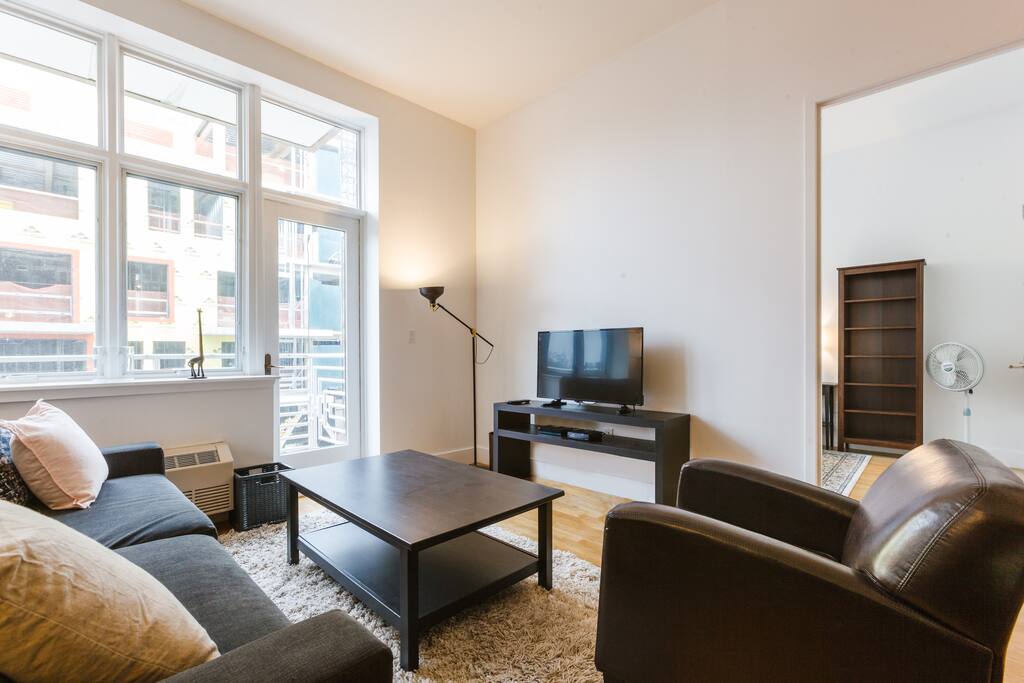 Flat screen TV with hundreds of channels and blazing fast Wifi!
