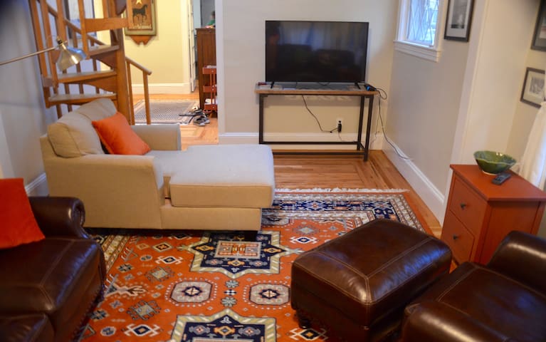 Walk to Harvard/MIT (unit 2) w/ parking