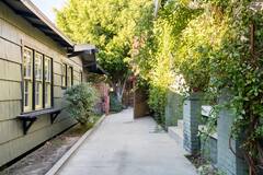 Private+Serene+Guest+Studio