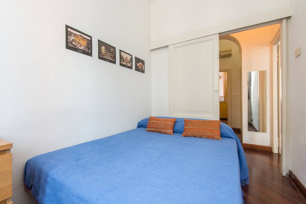 bed room - queen size bed