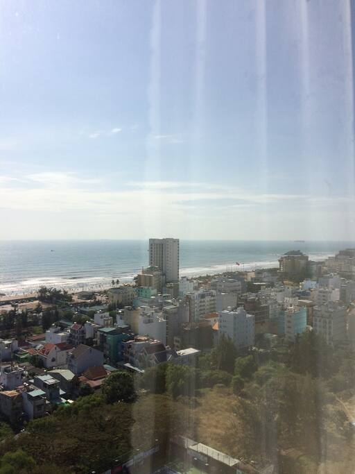 Ocean and city under a perfect sunlight...