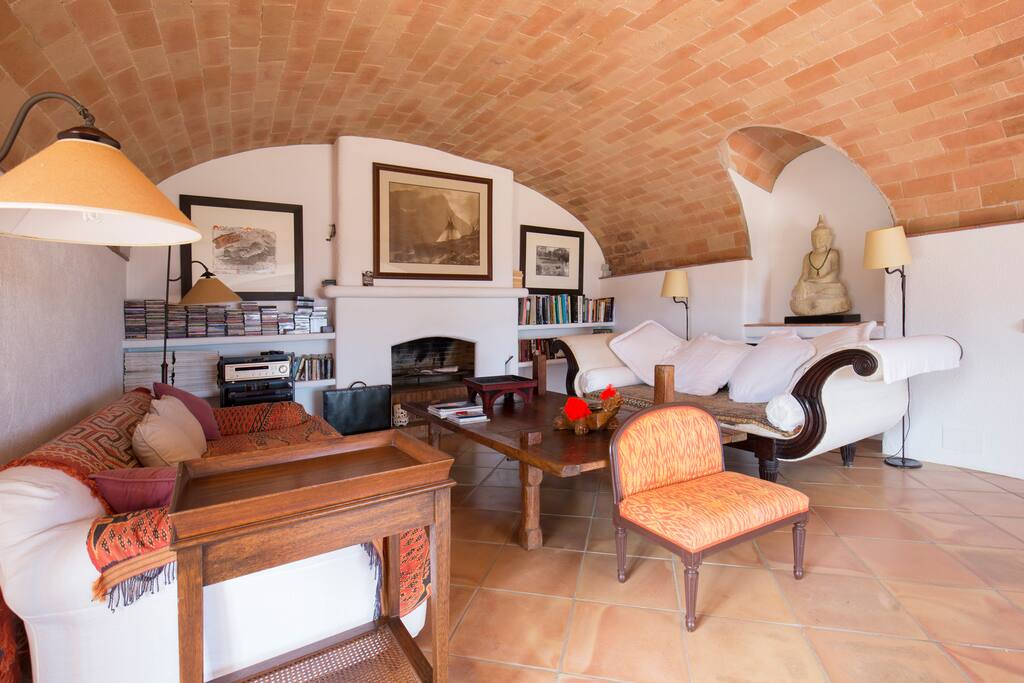 MAIN HOUSE
living room