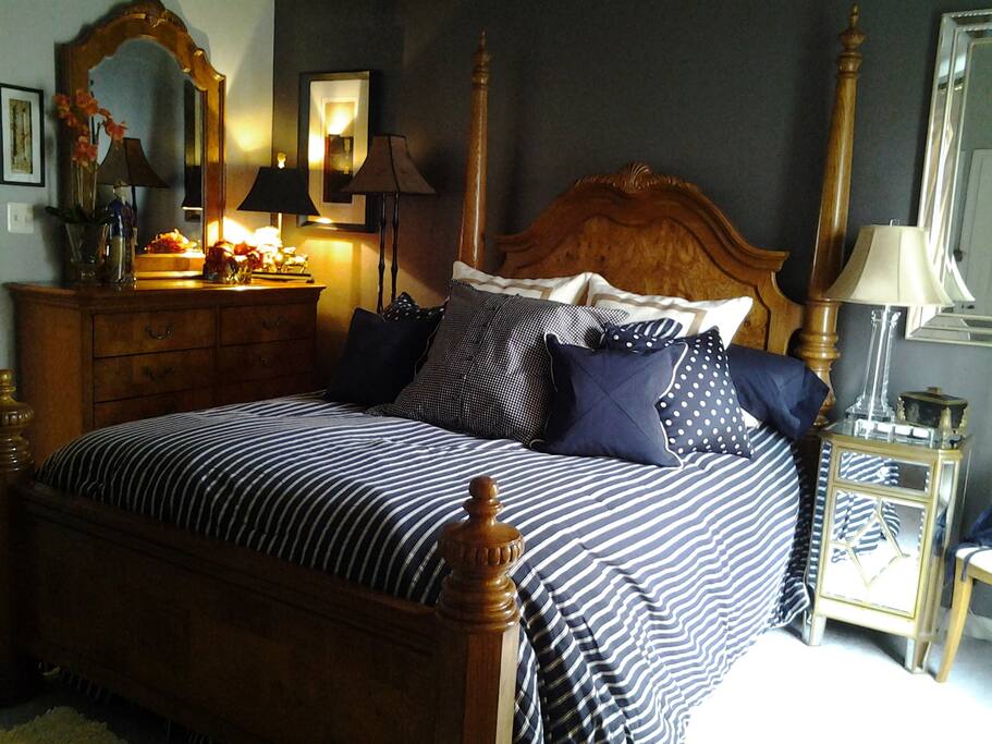 Bedroom 1 - 14 by 14 ft.² with Fire place and En Suite Bath