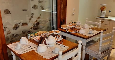 Quadruple room in the center, for groups or families