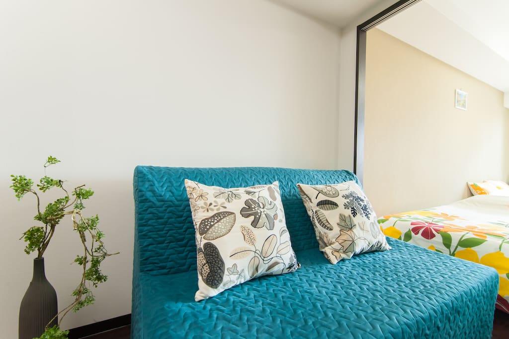 Comfortable beds and closet with hangers The following keywords let you easily find the room you want to book. 大阪 難波 USJ 道頓堀 大阪城 心斎橋 梅田 関西空港 京都 神戸 奈良 Namba Osaka USJ Dotombori Osaka Castle Shinsaibashi Umeda Kansai Airport KIX Kyoto Kobe Nara