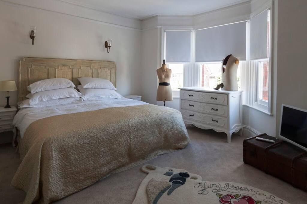 Super King Size Luxury Bedroom.