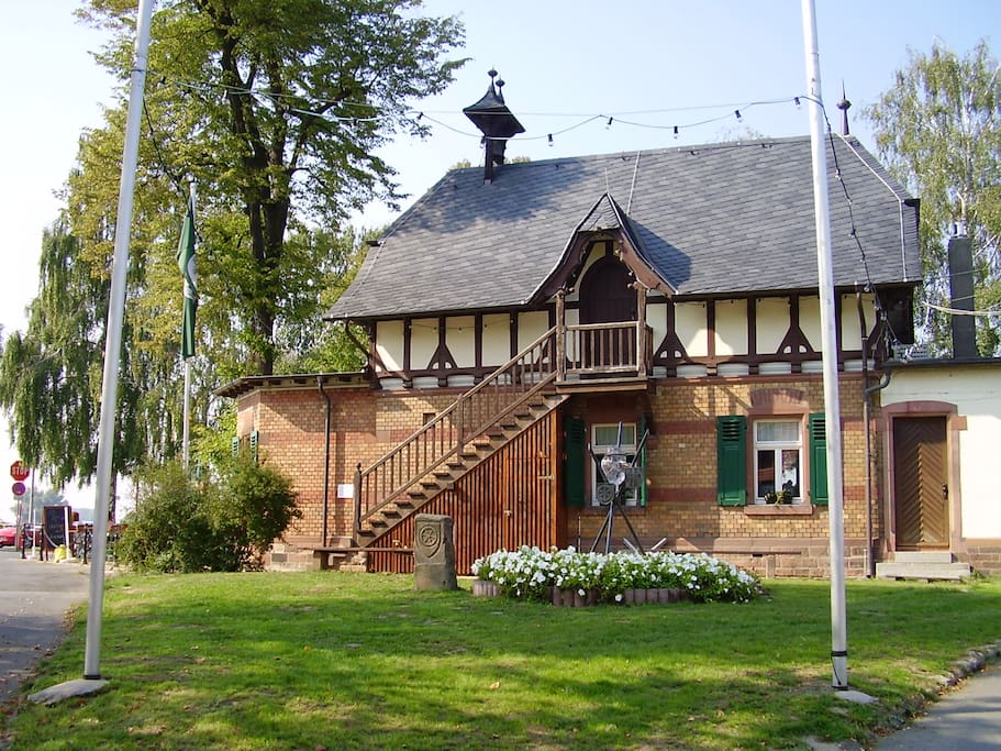 Gernsheimer Fährhaus am Rhein gleich bei der Fähre