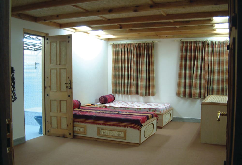 Description:
-Three Room
(6 Single Beds) Fully Furnished.
-Three Bathroom
-Three Kitchen
-Garden
-Quite Environment
-Internet Facility
-Security