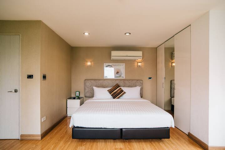 Pet friendly 3BR Entire Apt 156 sqm – Gym + Pool gallery image 2