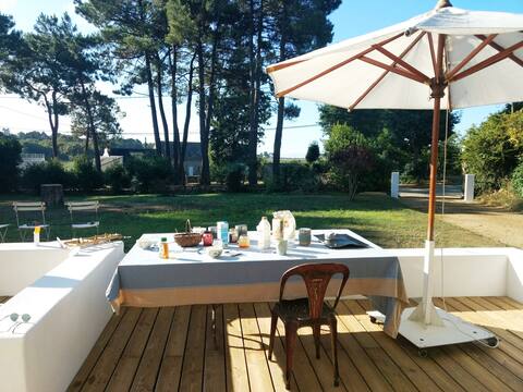 Bright house sea view in St Philibert