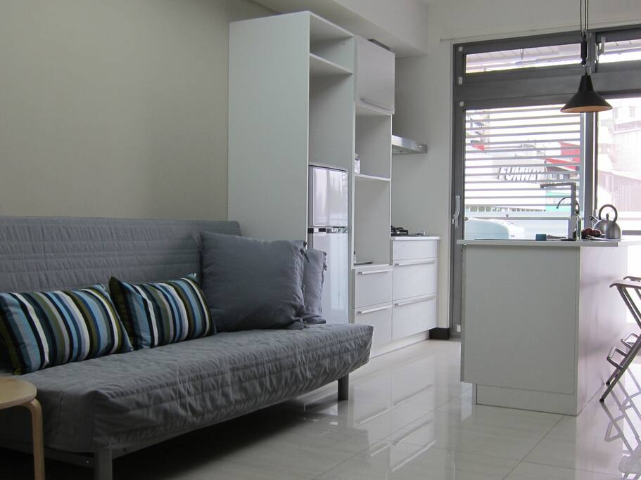 明亮簡約客餐廳區域
living room